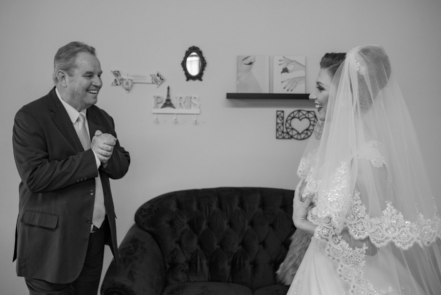 DIA DA NOIVA EM ITATIBA DIA DA NOIVA NO SALÃO DIA DA NOIVA NO SALÃO PAULA ASSIS EM ITATIBA VESTIDO DE NOIVA NOIVA JORGE DE OLIVEIRA PAI DA NOIVA PAIA BUSCANDO A NOIVA NO SALÃO