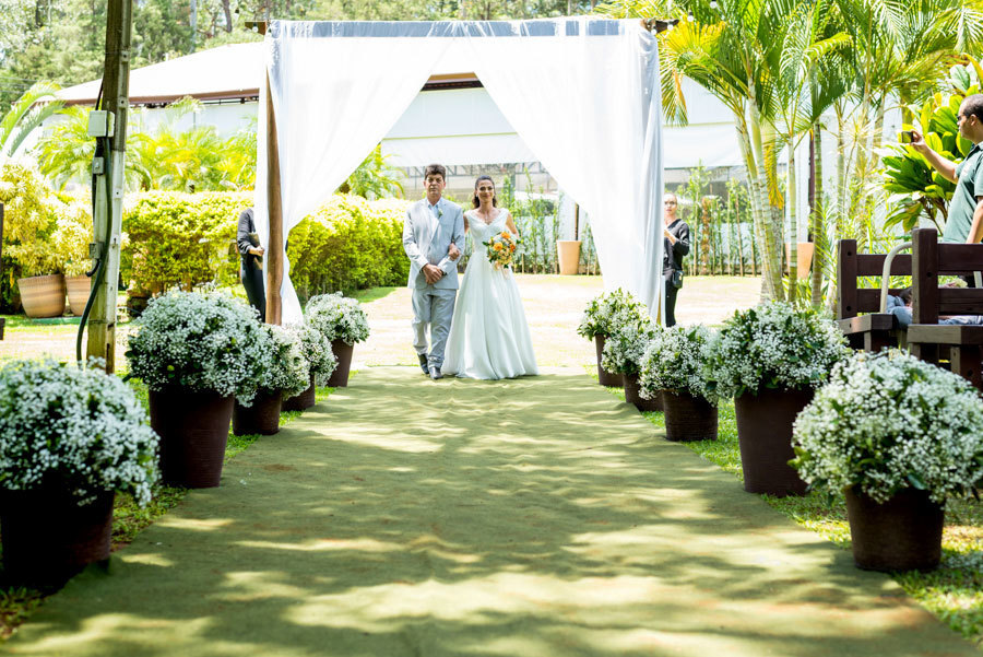 casamento no campo se casando no campo casamento no recanto gabi entrada da noiva pai da noiva mariela decoradora