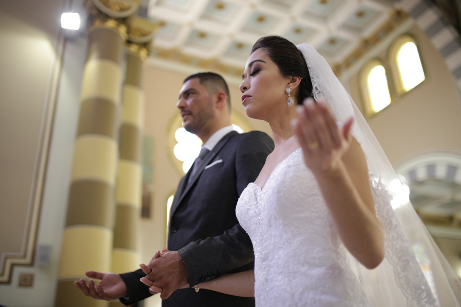 noiva entrando na igreja noiba na igreja noiva na igreja da vila arens casamento na vila arens 