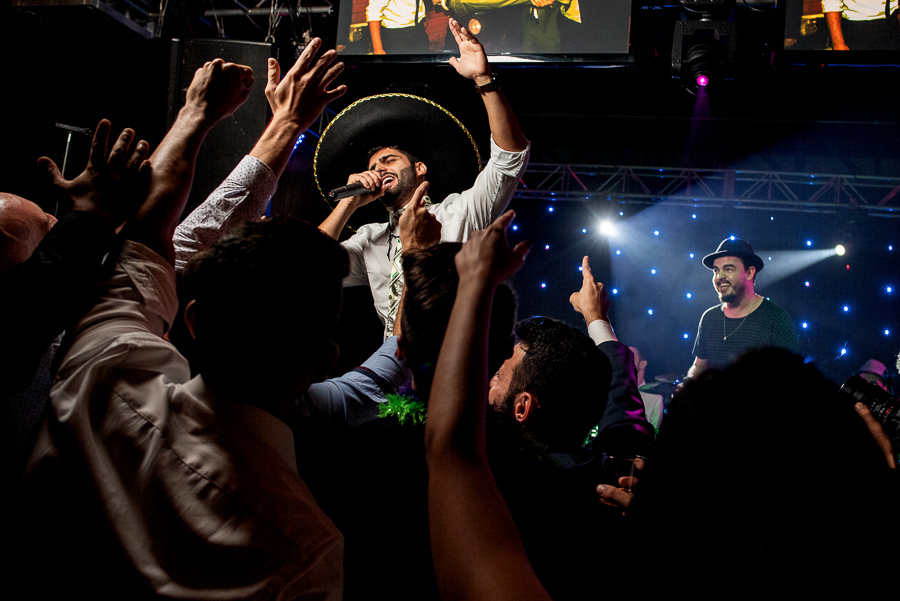 casamento na igreja catedral de jundiai casamento em jundia casamento na catedral de jundiai alice no pais da maravilhas mariella decoradora mariella decorações mariela decor decoradora jundiaí dança dos noivos balada de casamento banda vitrola