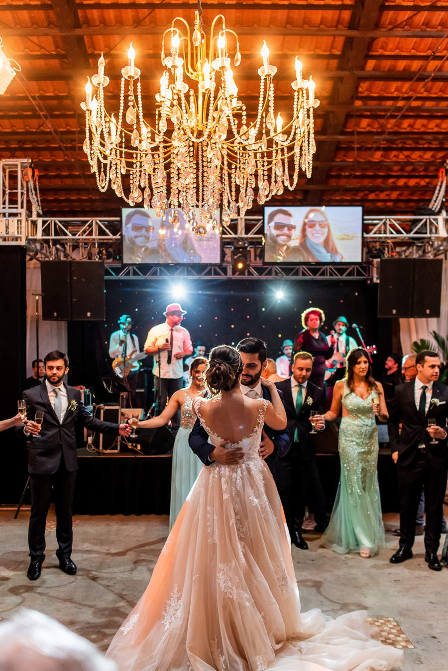casamento na igreja catedral de jundiai casamento em jundia casamento na catedral de jundiai alice no pais da maravilhas mariella decoradora mariella decorações mariela decor decoradora jundiaí valsa dos noivos dança dos noivos 