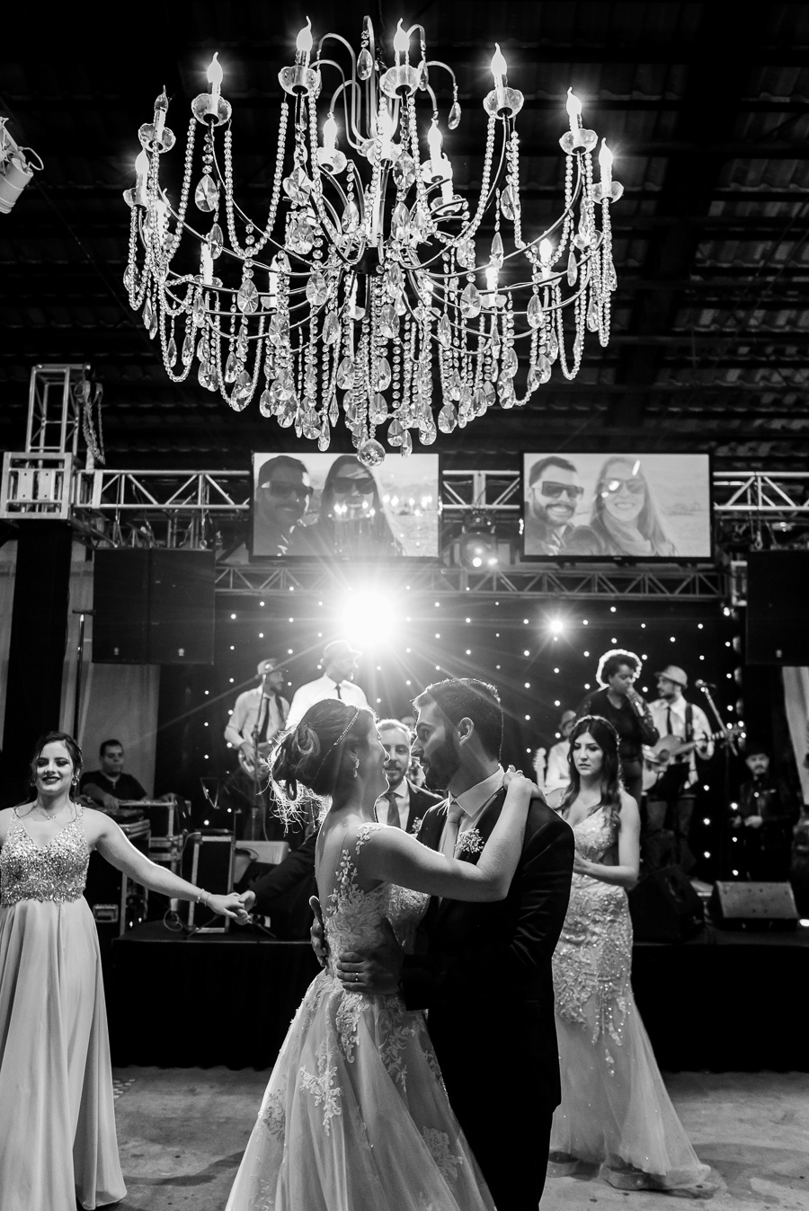 casamento na igreja catedral de jundiai casamento em jundia casamento na catedral de jundiai alice no pais da maravilhas mariella decoradora mariella decorações mariela decor decoradora jundiaí valsa dos noivos dança dos noivos Foto premiada