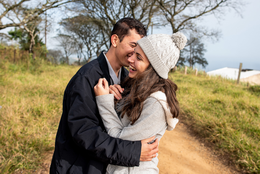 ensaio na montanha ensaio de casais na montanha ensaio pre wedding na montanha ensaio pre wedding no pico olho d'água fotos criativas ensiao de casais fotografo de ensaios na itália elopement wedding casamento á dois  viking produtora filme de casamento