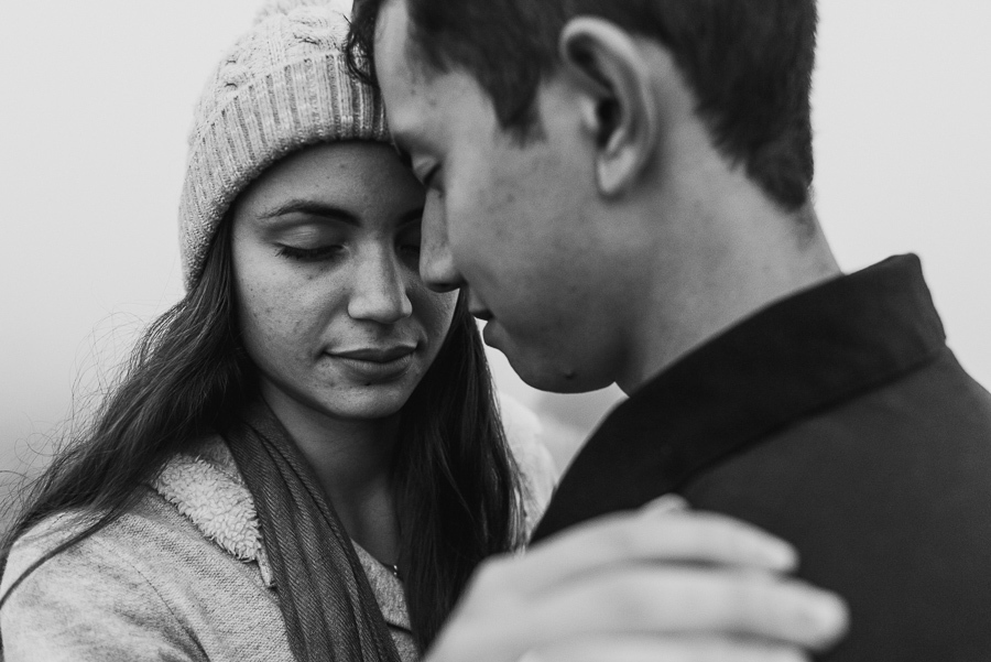 ensaio na montanha ensaio de casais na montanha ensaio pre wedding na montanha ensaio pre wedding no pico olho d'água fotos criativas ensiao de casais fotografo de ensaios na itália elopement wedding casamento á dois