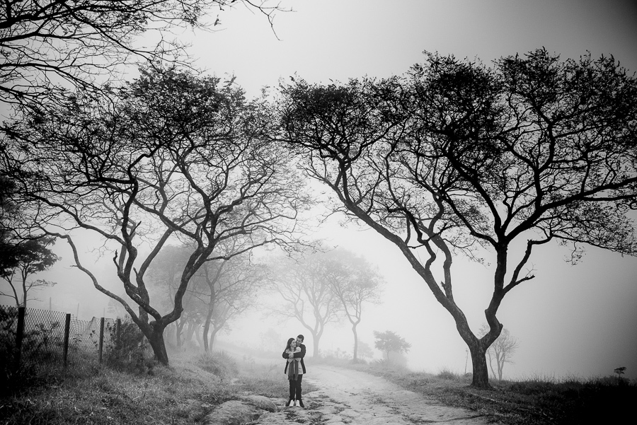 ensaio na montanha ensaio de casais na montanha ensaio pre wedding na montanha ensaio pre wedding no pico olho d'água fotos criativas ensiao de casais fotografo de ensaios na itália elopement wedding casamento á dois