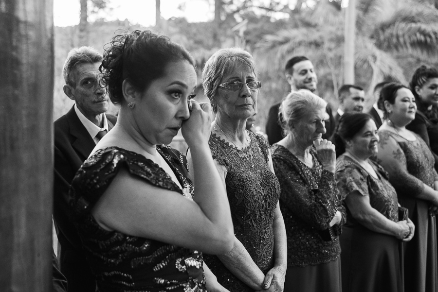 Casamento no campo casamento ao ar livre na chacara paraíso maquiagem de noiva vestido de noiva maquiadora larissa cadu decorador buque de noiva traje de noivo terno de noivo azul emoções fotos espontaneas vestido de noiva