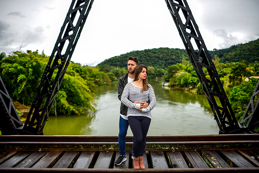 pre casamento estação trem guararema foto preta e branco fotografia de ensaio no campo
