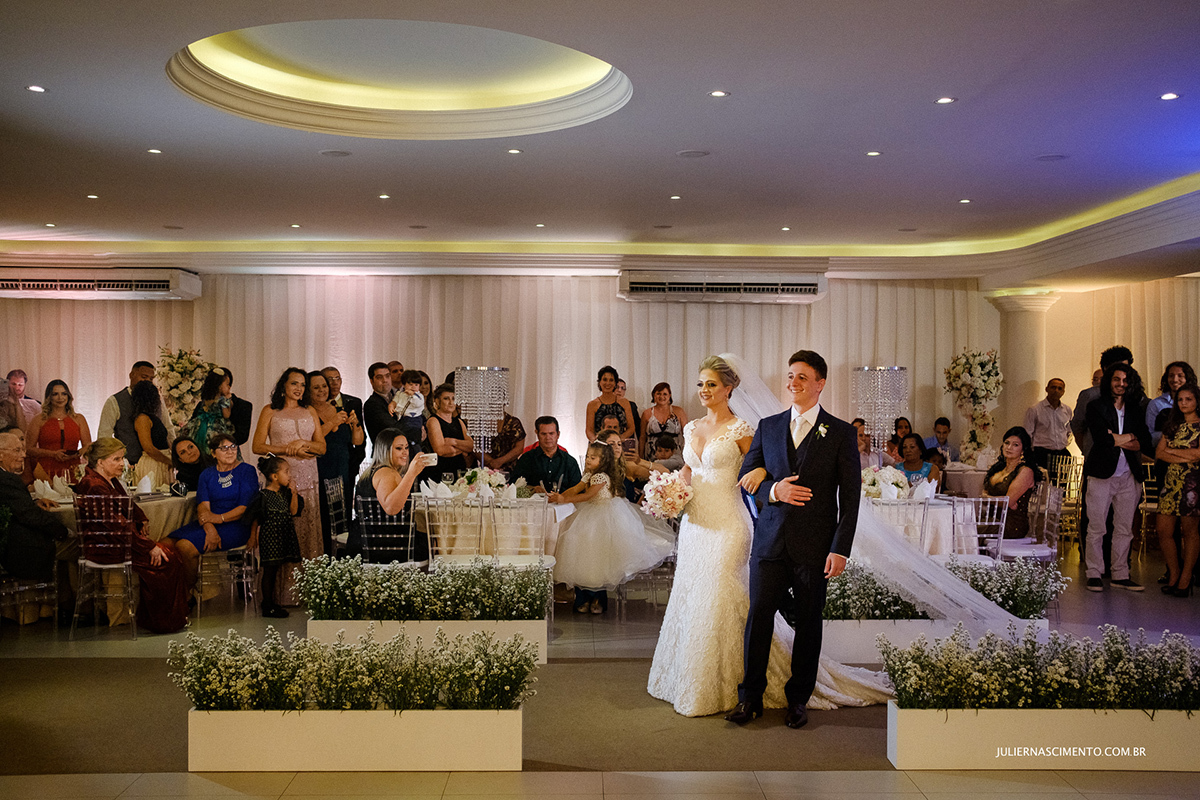 Saída dos noivos no cerimonial Vilani em Vitória -ES