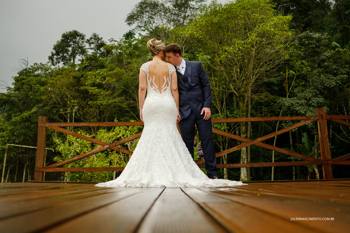 foto de noivos em ensaio fotográfico em externo de pós casamento na pousada santa lucia em santa teresa-es