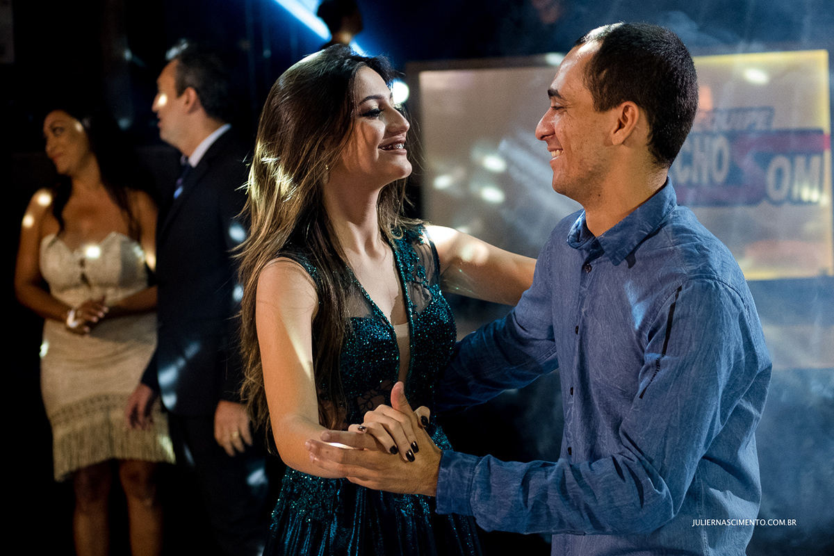 debutante com seu irmão na valsa