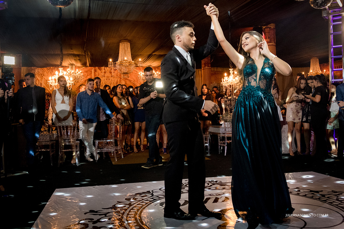 debutante dançando valsa