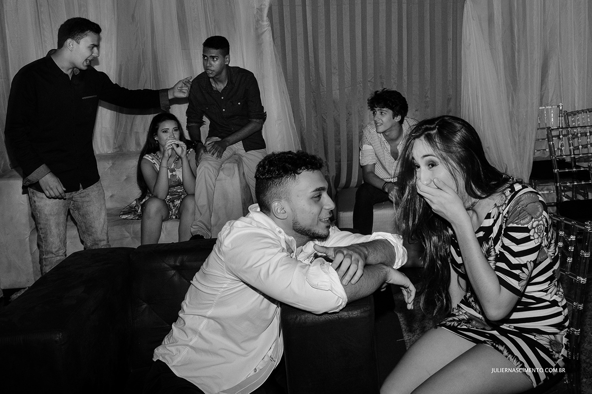 foto preto e branco de balada numa festa de 15 anos