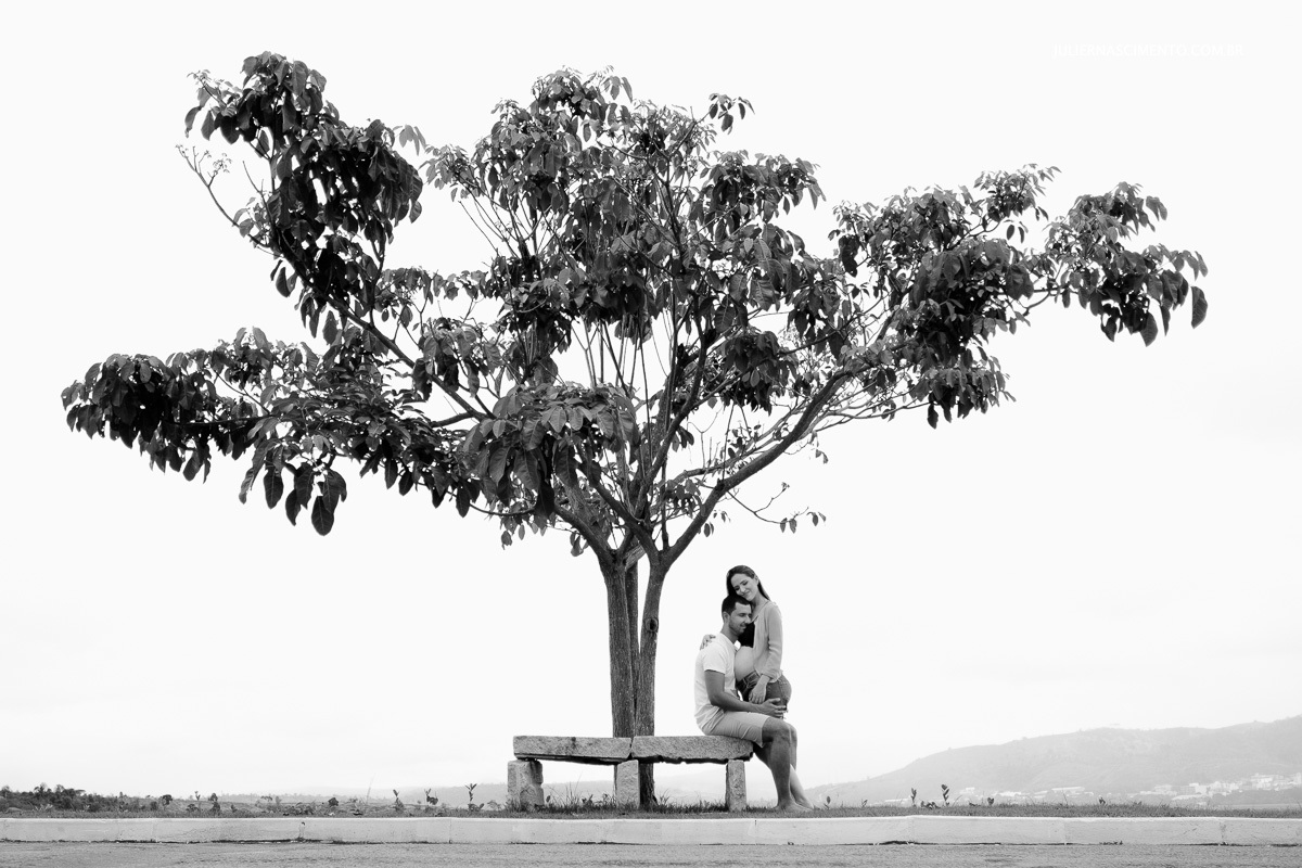  Foto de casal grávidos debaixo de árvore na cidade de colatina -es