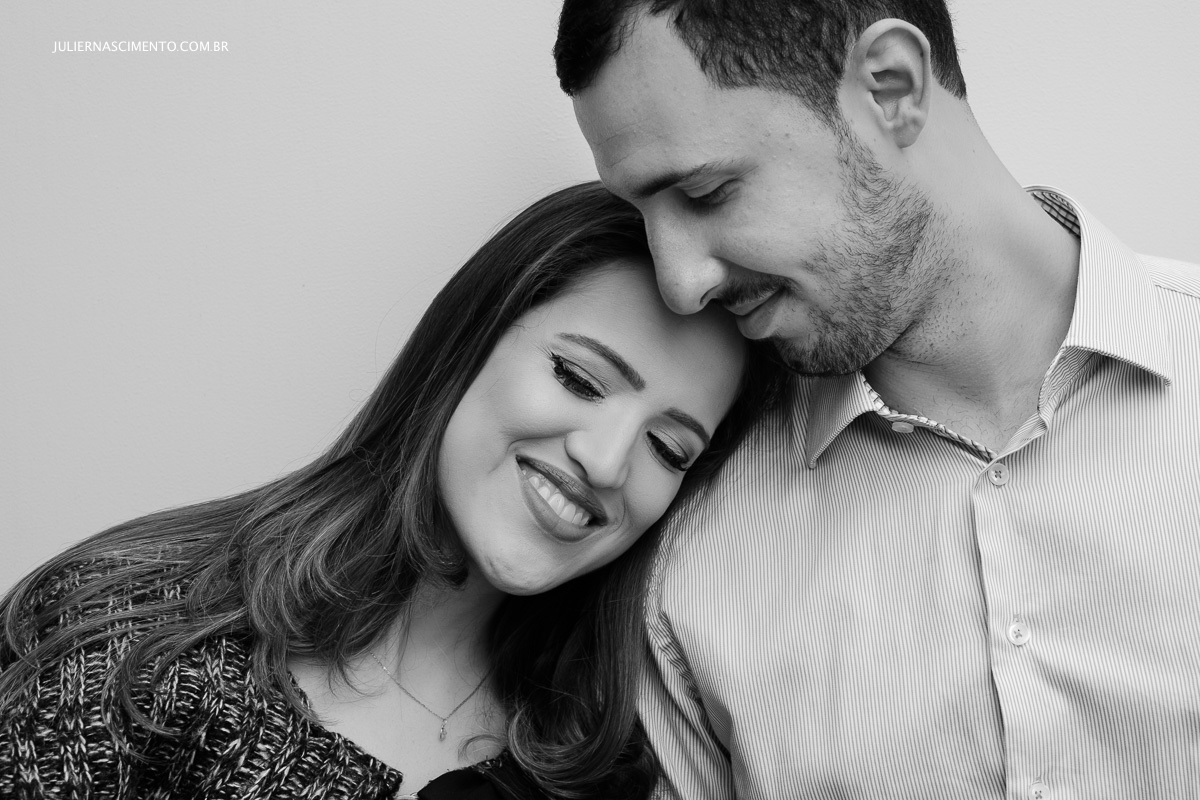 retrato de rosto preto e branco em casa no ensaio lifestyle em colatina - es