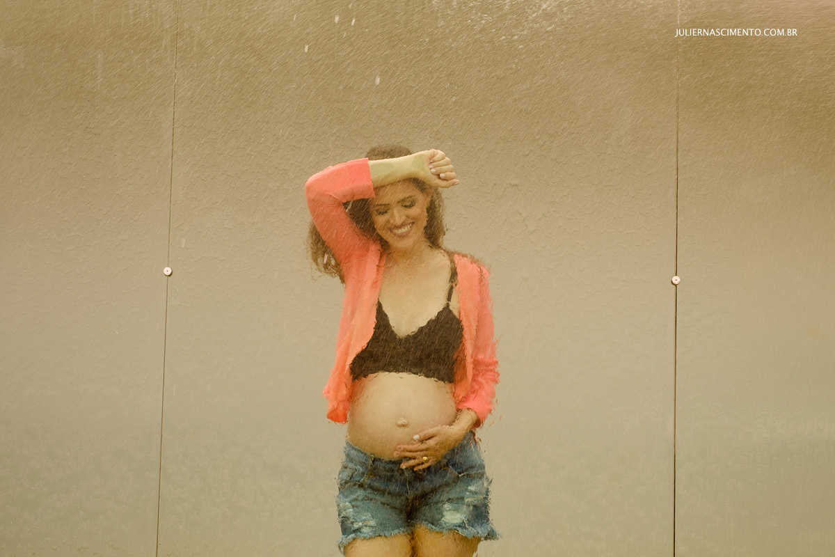 foto de grávida no vidro escorrendo água em colatina - es