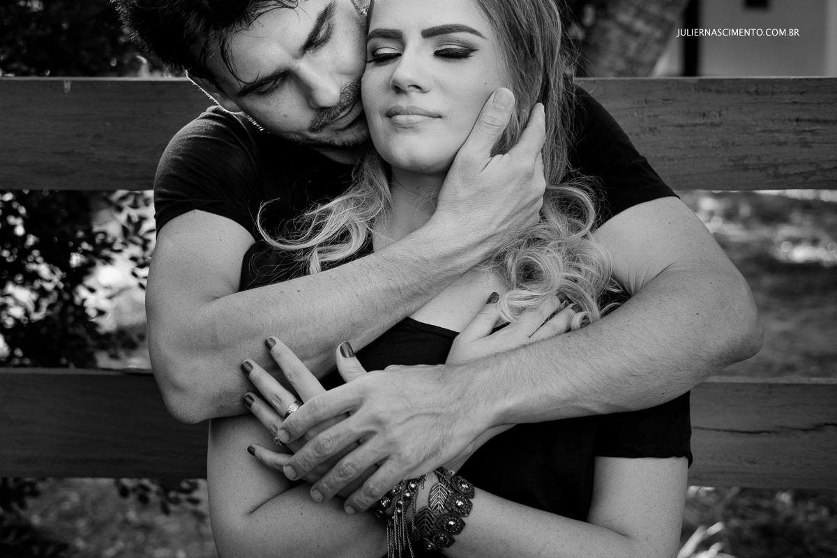 foto preto e branco de Ensaio pré casamento em baixo guandu-es na fazenda fontenelle 