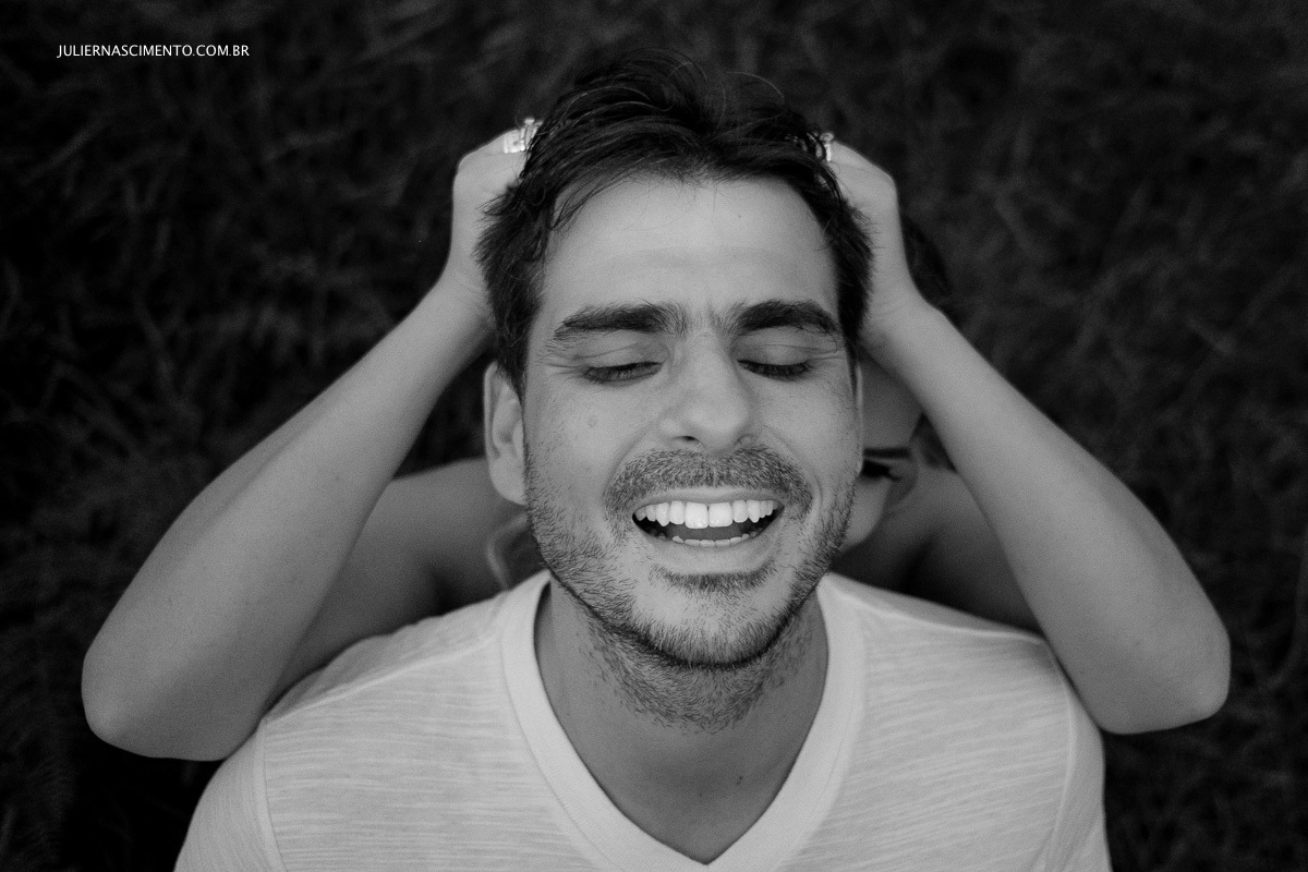 foto preto e branco do ensaio pré casamento em baixo guandu-es 