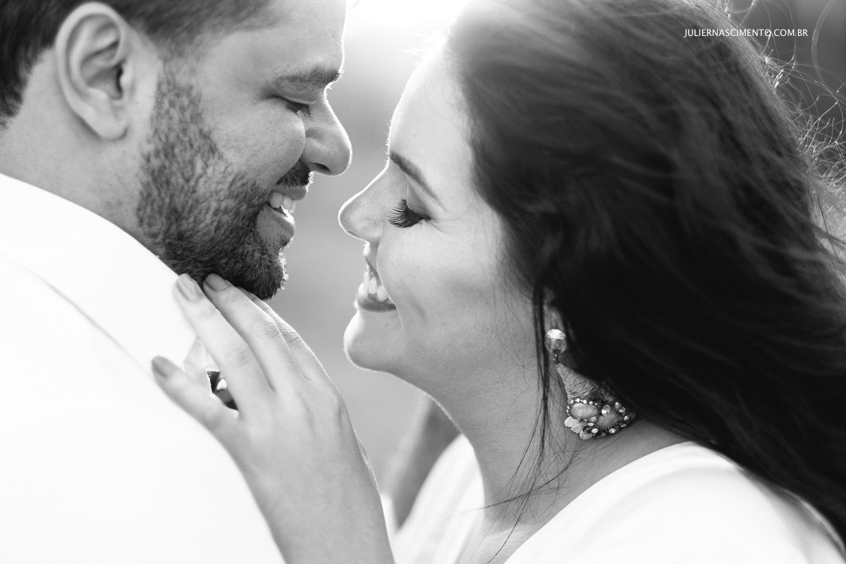 foto romantica PB de pré casamento em Coqueiral de aracruz - ES