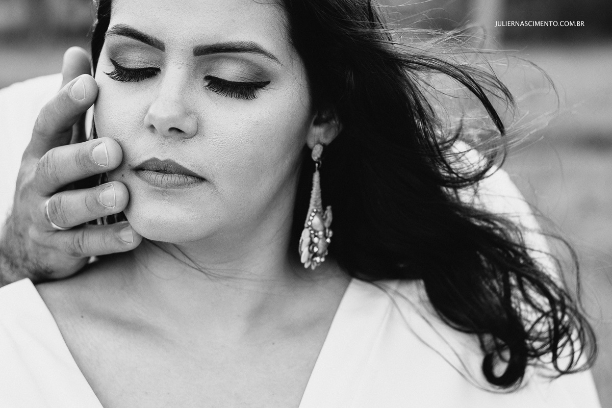 foto preto e branco de rosto da noiva do pré wedding em Coqueiral de aracruz - ES.