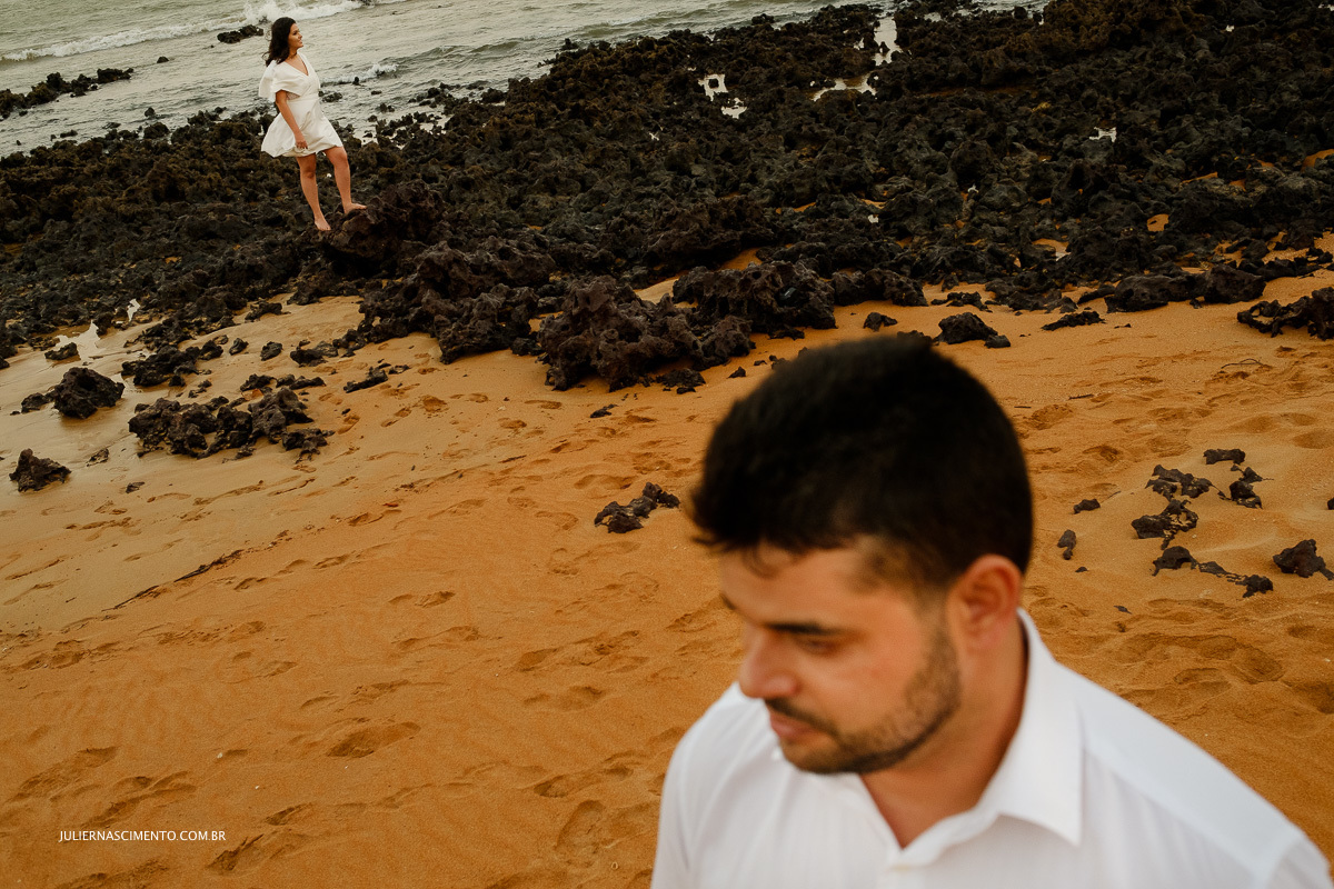 foto do casal nos corais no seu pré casamento em Coqueiral de aracruz - ES.