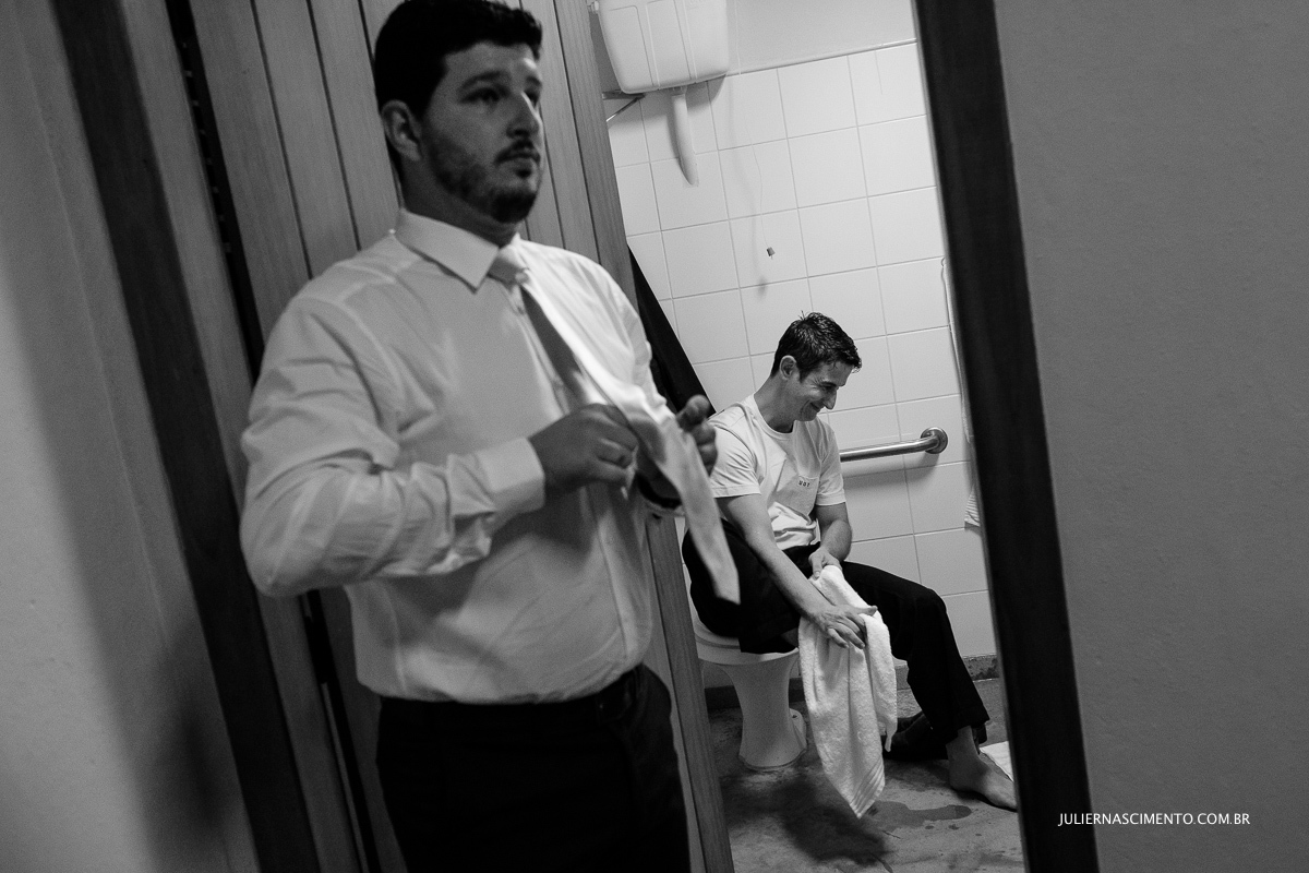 padrinhos se arrumando para casamento