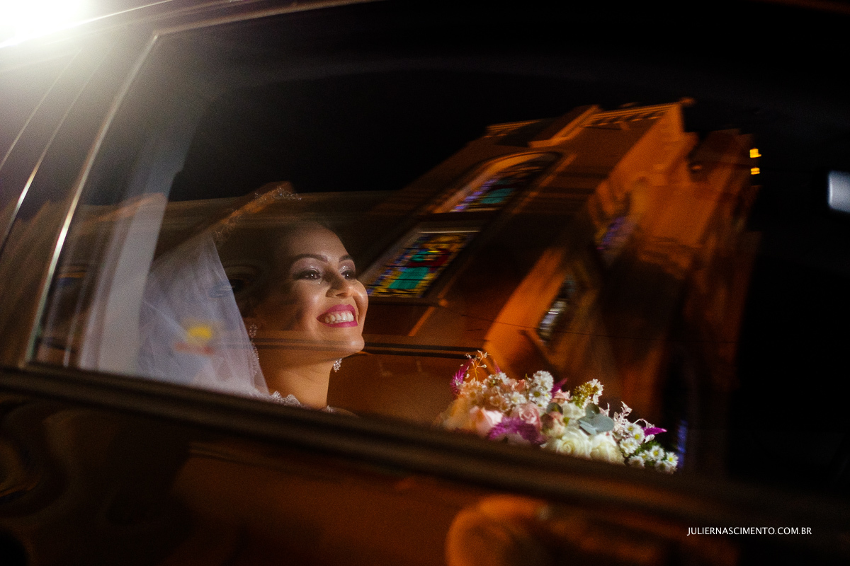 noiva no carro e reflexo da matriz são pedro,baixo guandu