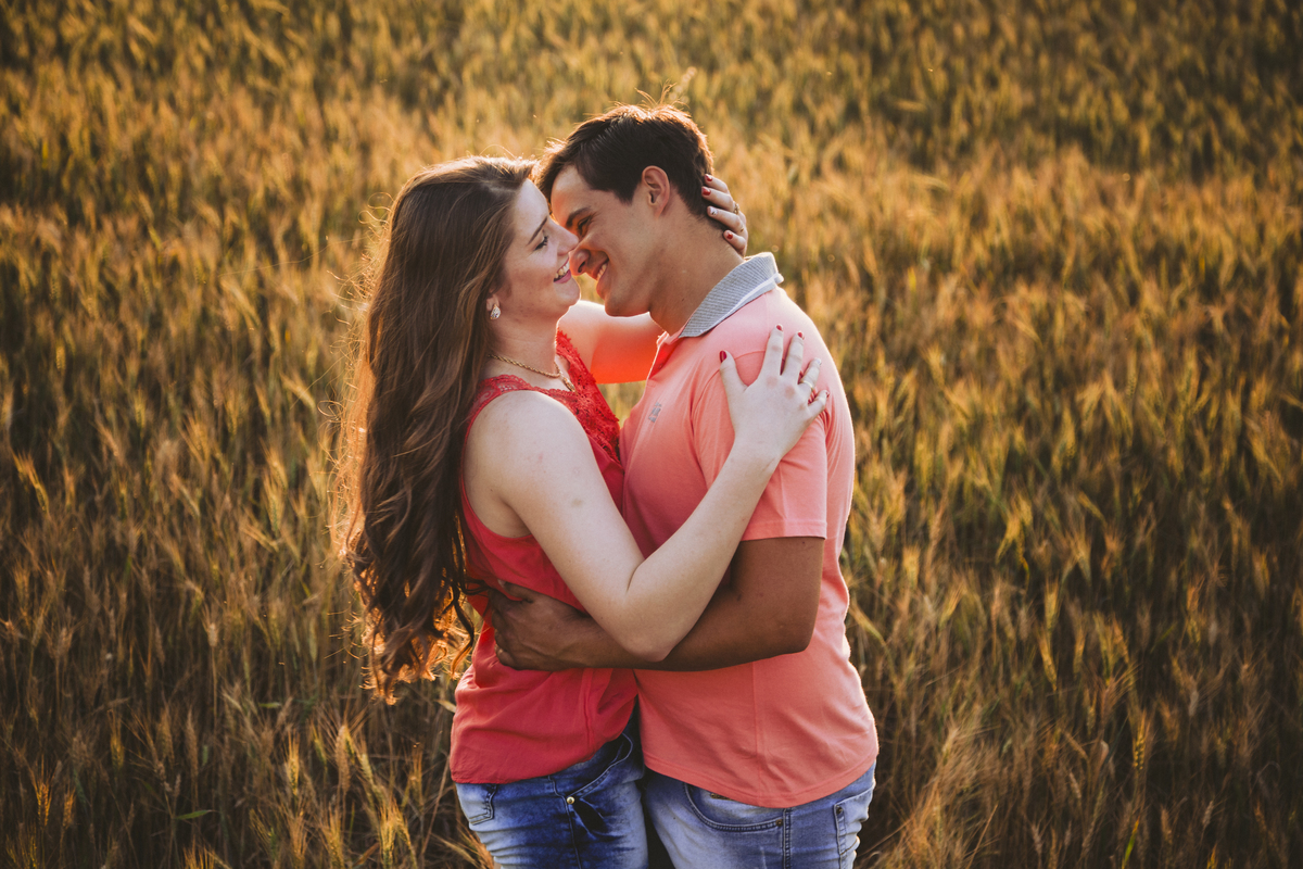 pré casamento trigo quase beijo muito amor sorriso sincero 