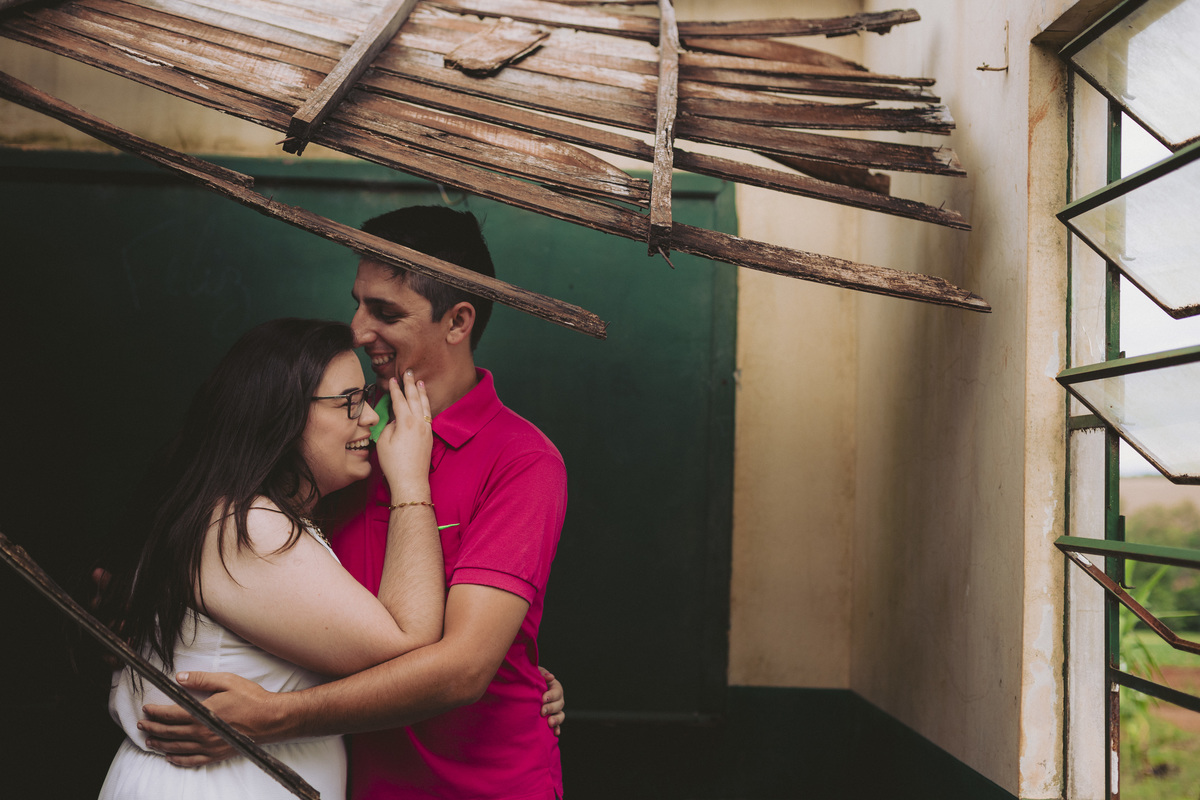Pré-Wedding Karine e Ale amor risadas teto caindo escola abandonada