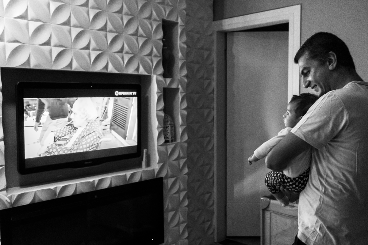 Fotografia Documental de Família. Pai, mãe e filha, menina bebê. Book da vida de uma família em 24 horas de registro, um dia na vida que guarda as memórias da família que vão levar para gerações. 
