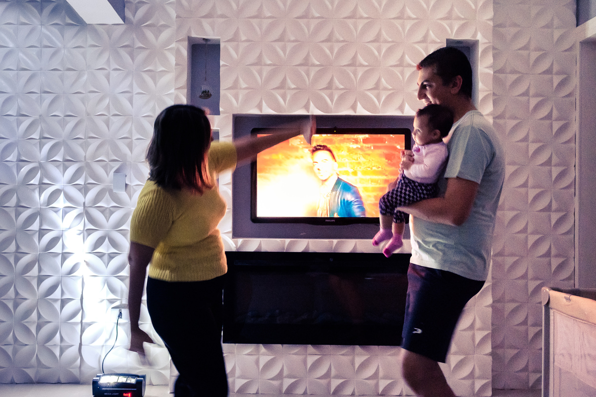 Fotografia Documental de Família. Pai, mãe e filha, menina bebê. Book da vida de uma família em 24 horas de registro, um dia na vida que guarda as memórias da família que vão levar para gerações. 
