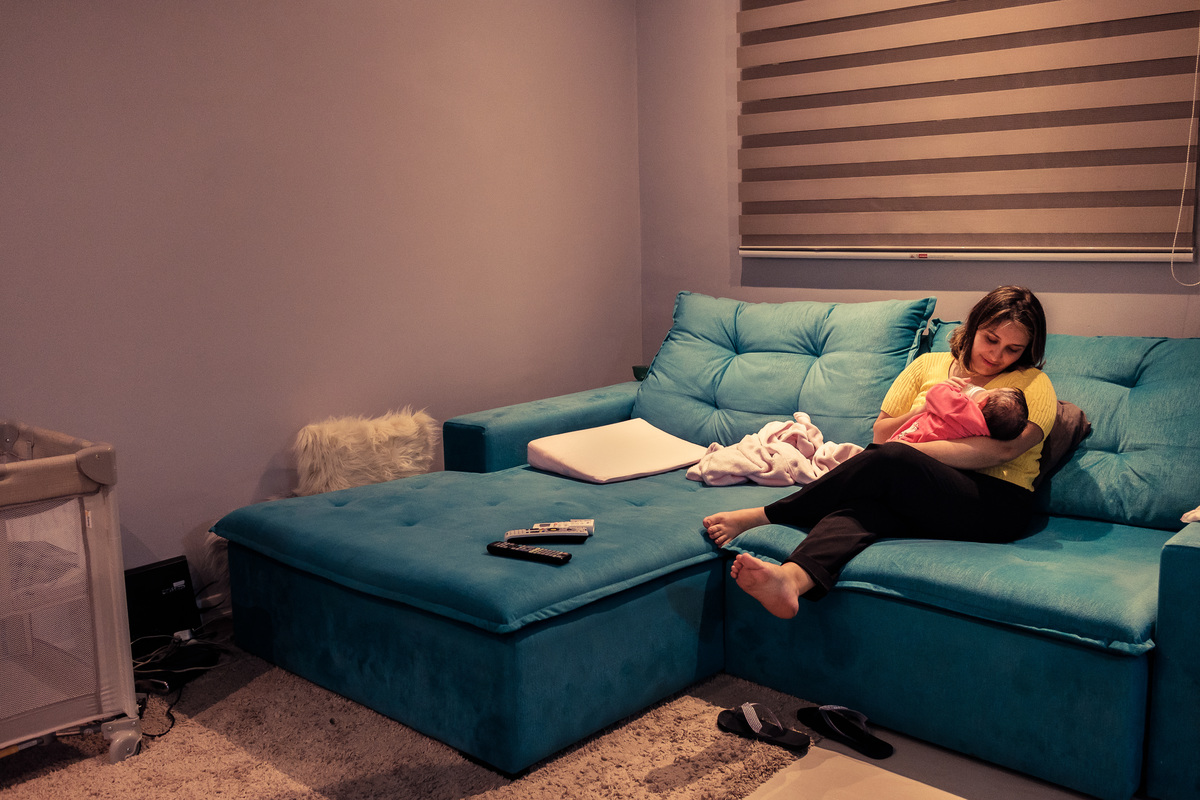 Fotografia Documental de Família. Pai, mãe e filha, menina bebê. Book da vida de uma família em 24 horas de registro, um dia na vida que guarda as memórias da família que vão levar para gerações. 