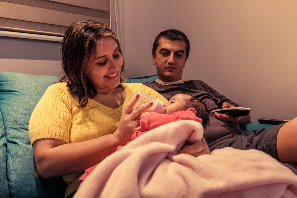 Fotografia Documental de Família. Pai, mãe e filha, menina bebê. Book da vida de uma família em 24 horas de registro, um dia na vida que guarda as memórias da família que vão levar para gerações. 