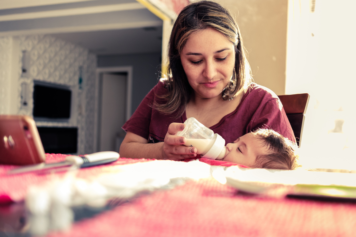 Fotografia Documental de Família. Pai, mãe e filha, menina bebê. Book da vida de uma família em 24 horas de registro, um dia na vida que guarda as memórias da família que vão levar para gerações. 