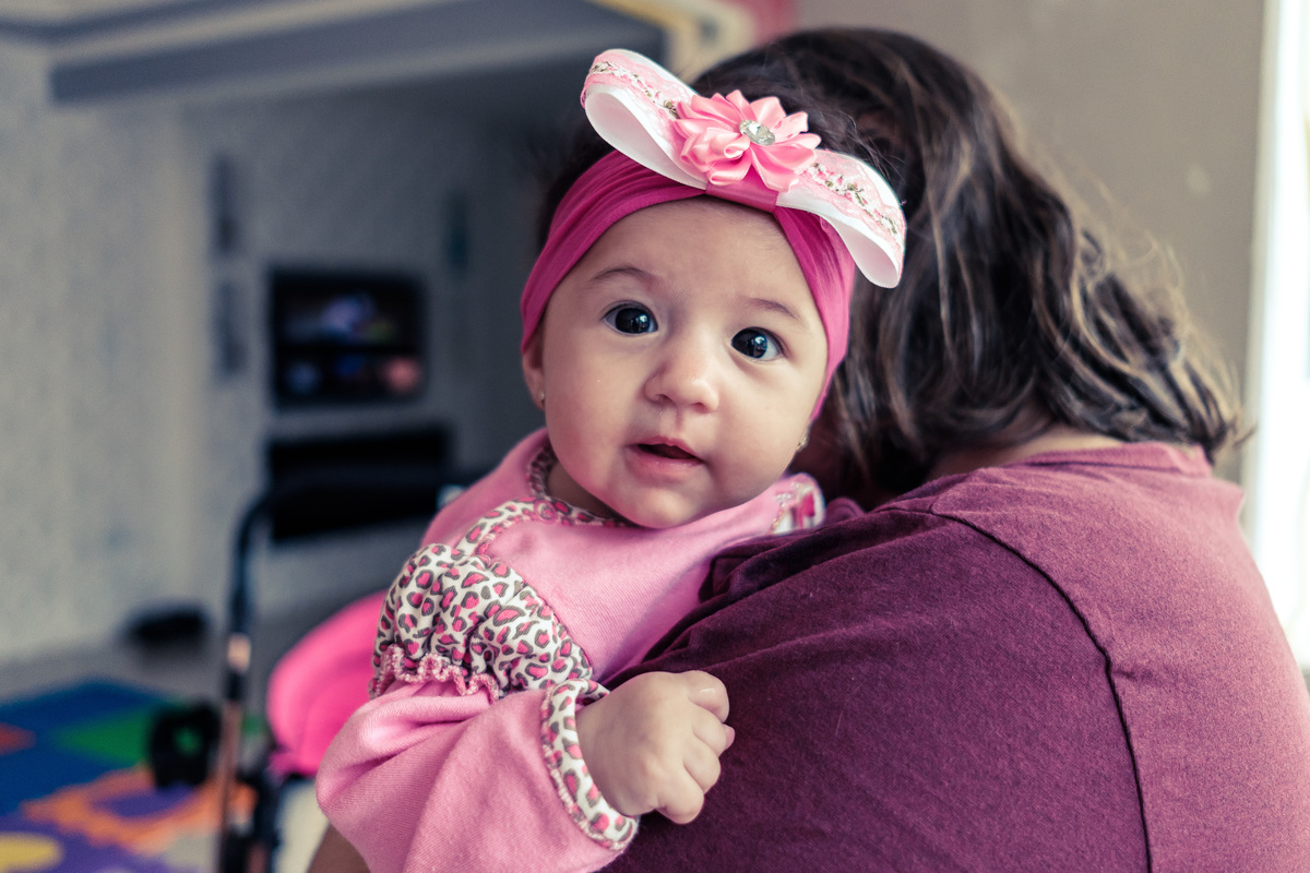 Fotografia Documental de Família. Pai, mãe e filha, menina bebê. Book da vida de uma família em 24 horas de registro, um dia na vida que guarda as memórias da família que vão levar para gerações. 