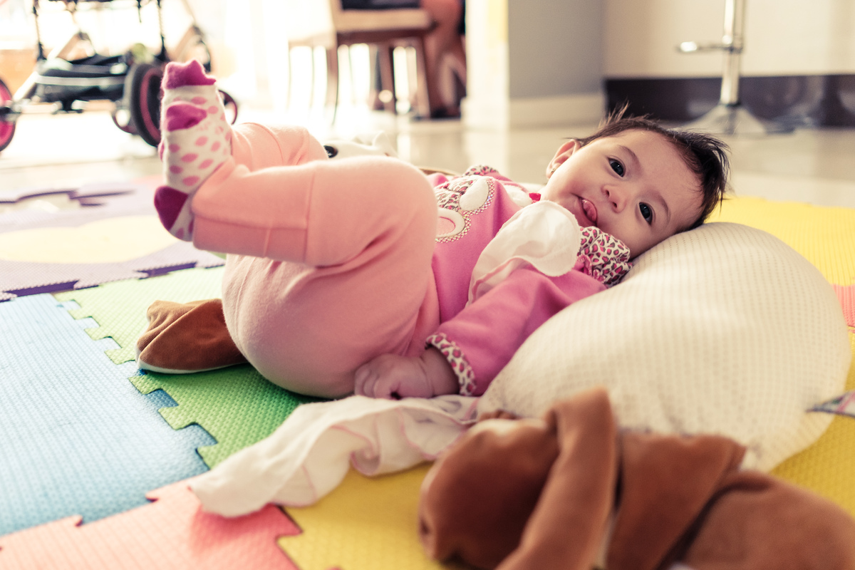 Fotografia Documental de Família. Pai, mãe e filha, menina bebê. Book da vida de uma família em 24 horas de registro, um dia na vida que guarda as memórias da família que vão levar para gerações. 