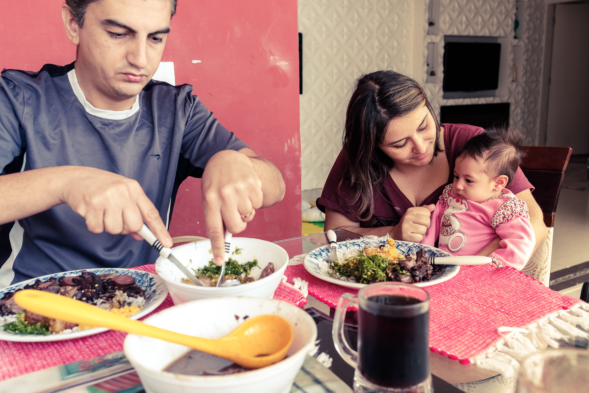 Fotografia Documental de Família. Pai, mãe e filha, menina bebê. Book da vida de uma família em 24 horas de registro, um dia na vida que guarda as memórias da família que vão levar para gerações. 