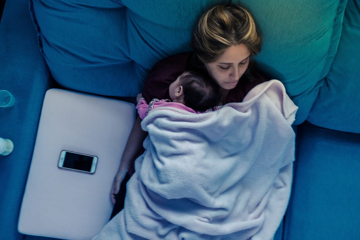 Fotografia Documental de Família. Pai, mãe e filha, menina bebê. Book da vida de uma família em 24 horas de registro, um dia na vida que guarda as memórias da família que vão levar para gerações. 