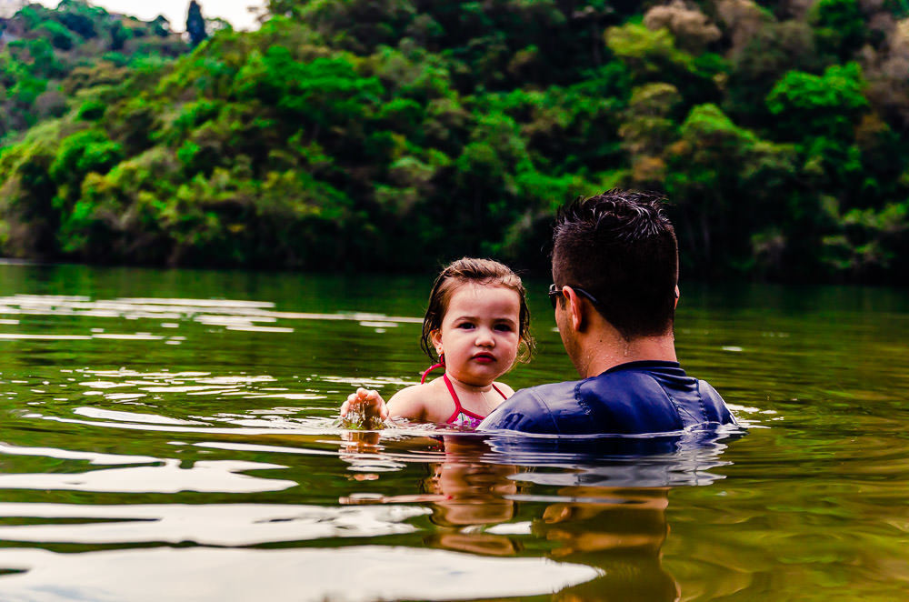 Fotografia documental de família, rotina e essência da família. 24 horas, um dia na vida. Pai, mãe, filhas, álbum, book da história da família.