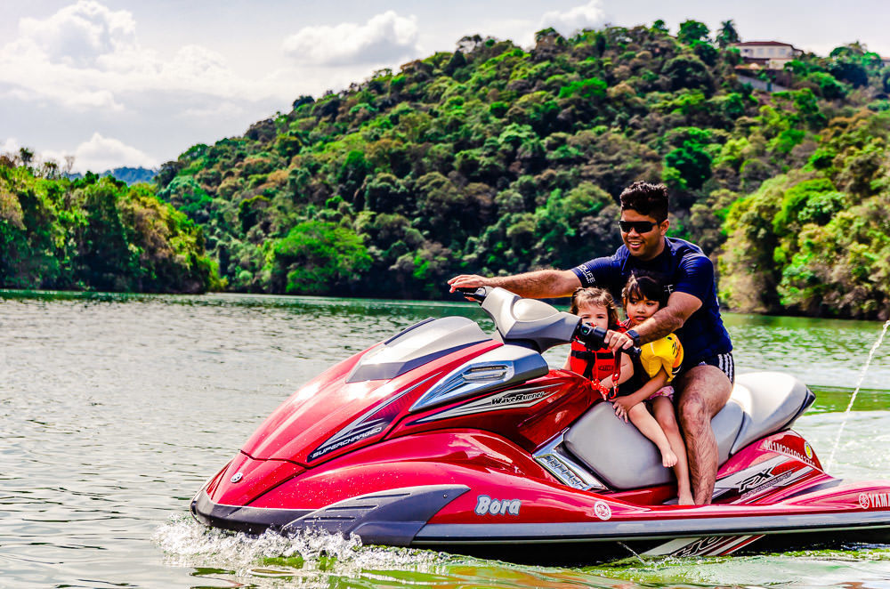 Fotografia documental de família, rotina e essência da família. 24 horas, um dia na vida. Pai, mãe, filhas, álbum, book da história da família.