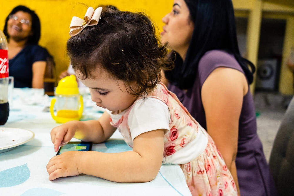 Fotografia documental de família, rotina e essência da família. 24 horas, um dia na vida. Pai, mãe, filhas, álbum, book da história da família.