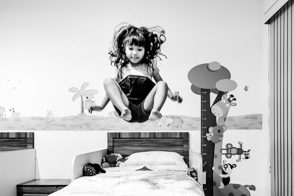 Fotografia documental de família, rotina e essência da família. 24 horas, um dia na vida. Pai, mãe, filhas, álbum, book da história da família.