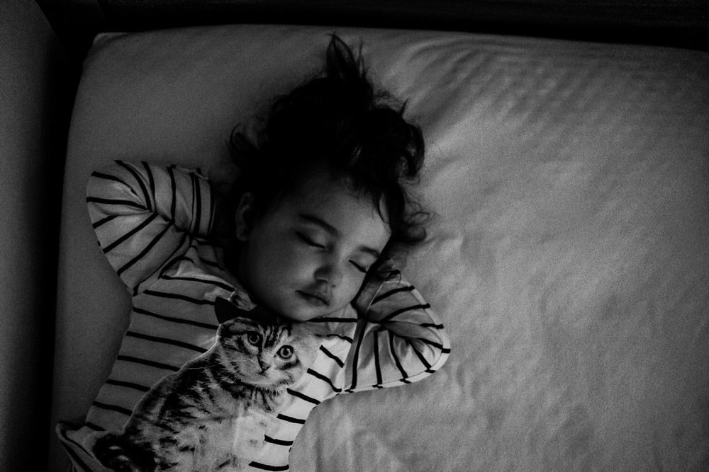 Fotografia documental de família, rotina e essência da família. 24 horas, um dia na vida. Pai, mãe, filhas, álbum, book da história da família.