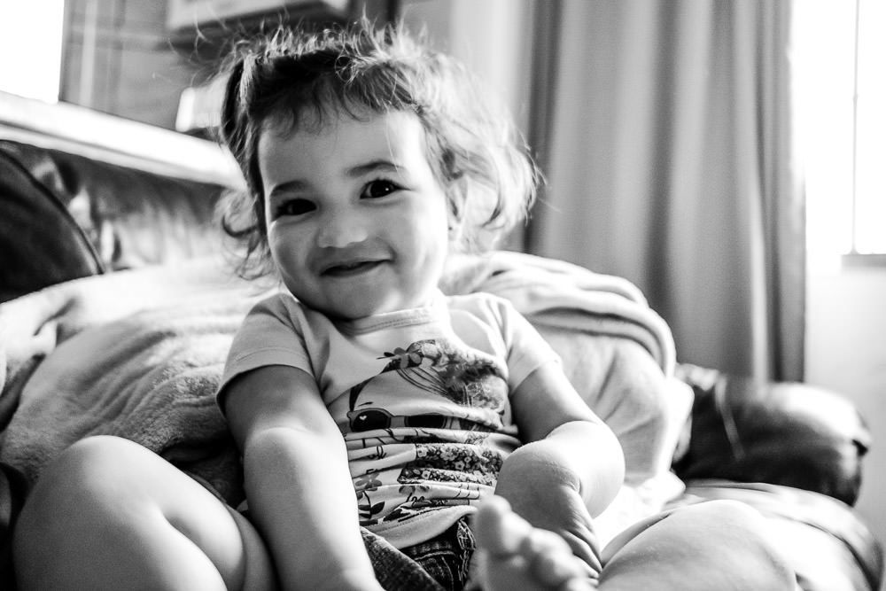 Fotografia documental de família, rotina e essência da família. 24 horas, um dia na vida. Pai, mãe, filhas, álbum, book da história da família.