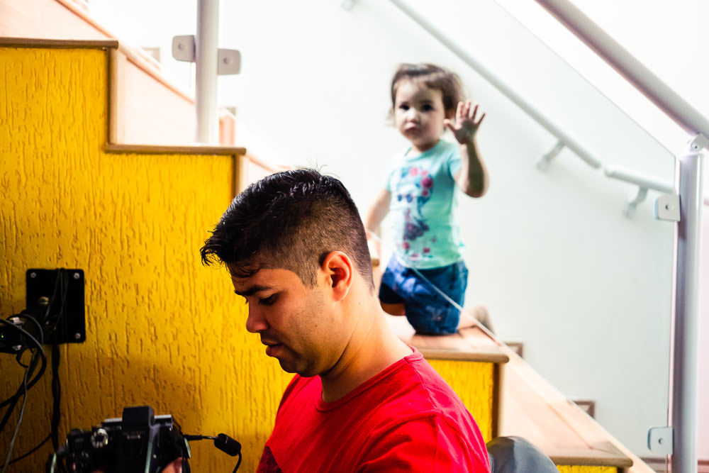 Fotografia documental de família, rotina e essência da família. 24 horas, um dia na vida. Pai, mãe, filhas, álbum, book da história da família.