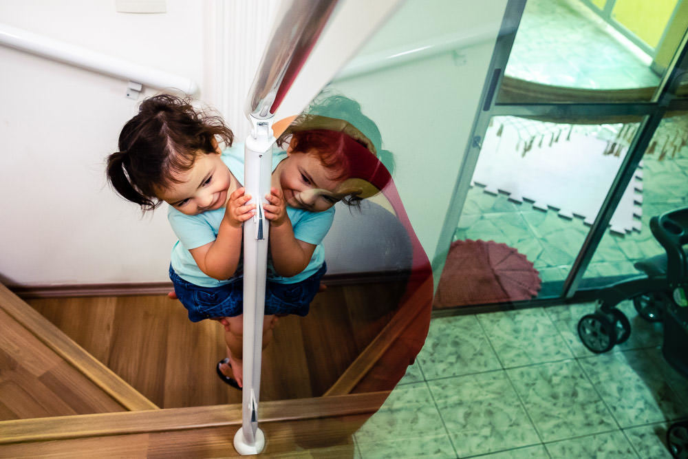 Fotografia documental de família, rotina e essência da família. 24 horas, um dia na vida. Pai, mãe, filhas, álbum, book da história da família.