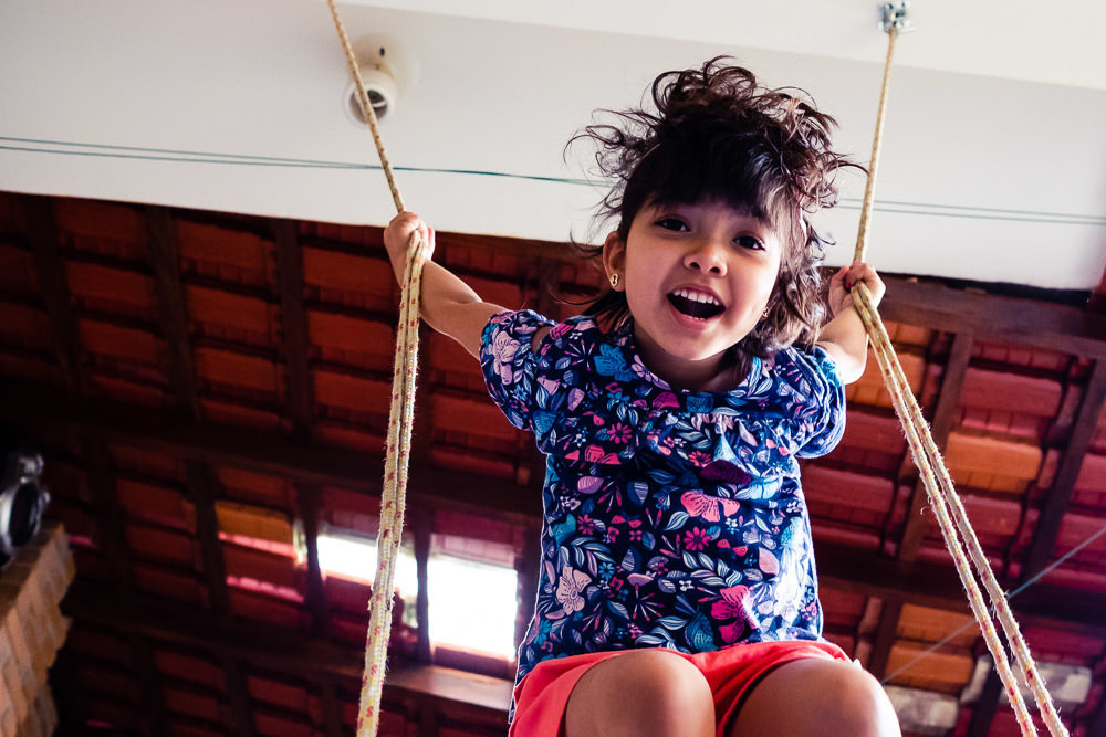 Fotografia documental de família, rotina e essência da família. 24 horas, um dia na vida. Pai, mãe, filhas, álbum, book da história da família.