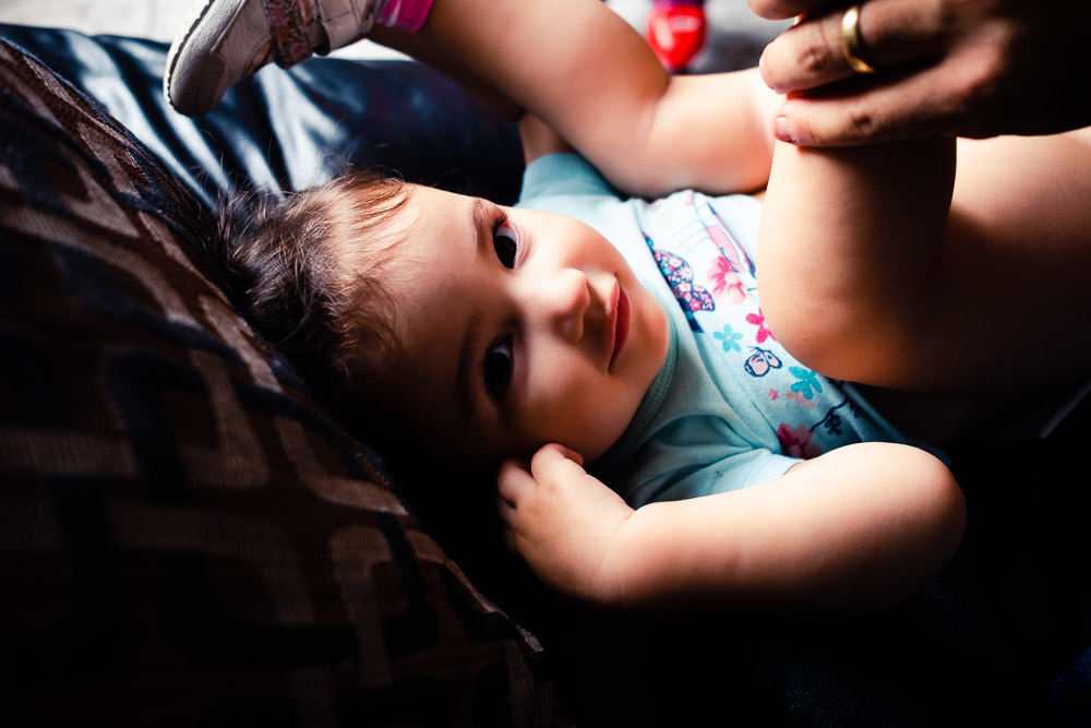 Fotografia documental de família, rotina e essência da família. 24 horas, um dia na vida. Pai, mãe, filhas, álbum, book da história da família.