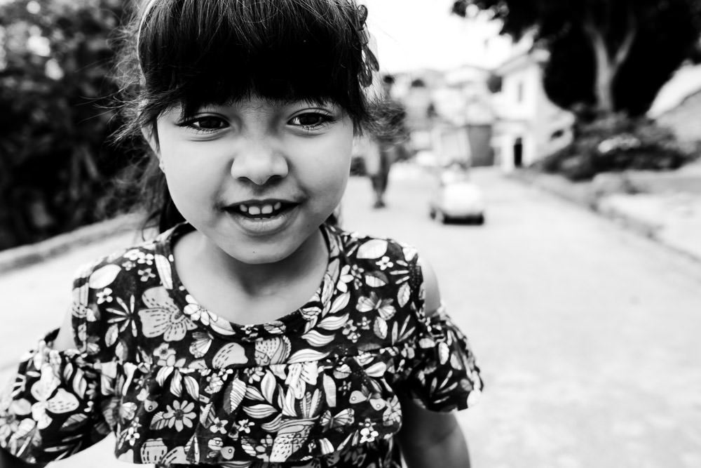 Fotografia documental de família, rotina e essência da família. 24 horas, um dia na vida. Pai, mãe, filhas, álbum, book da história da família.