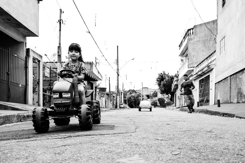 Fotografia documental de família, rotina e essência da família. 24 horas, um dia na vida. Pai, mãe, filhas, álbum, book da história da família.