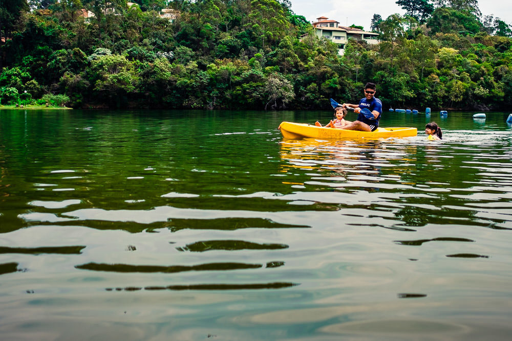 Fotografia documental de família, rotina e essência da família. 24 horas, um dia na vida. Pai, mãe, filhas, álbum, book da história da família.